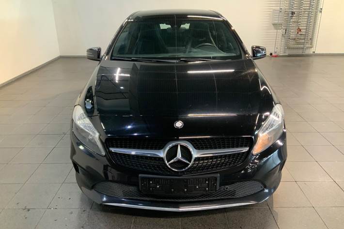 Sort Mercedes A180 d fra 2016
