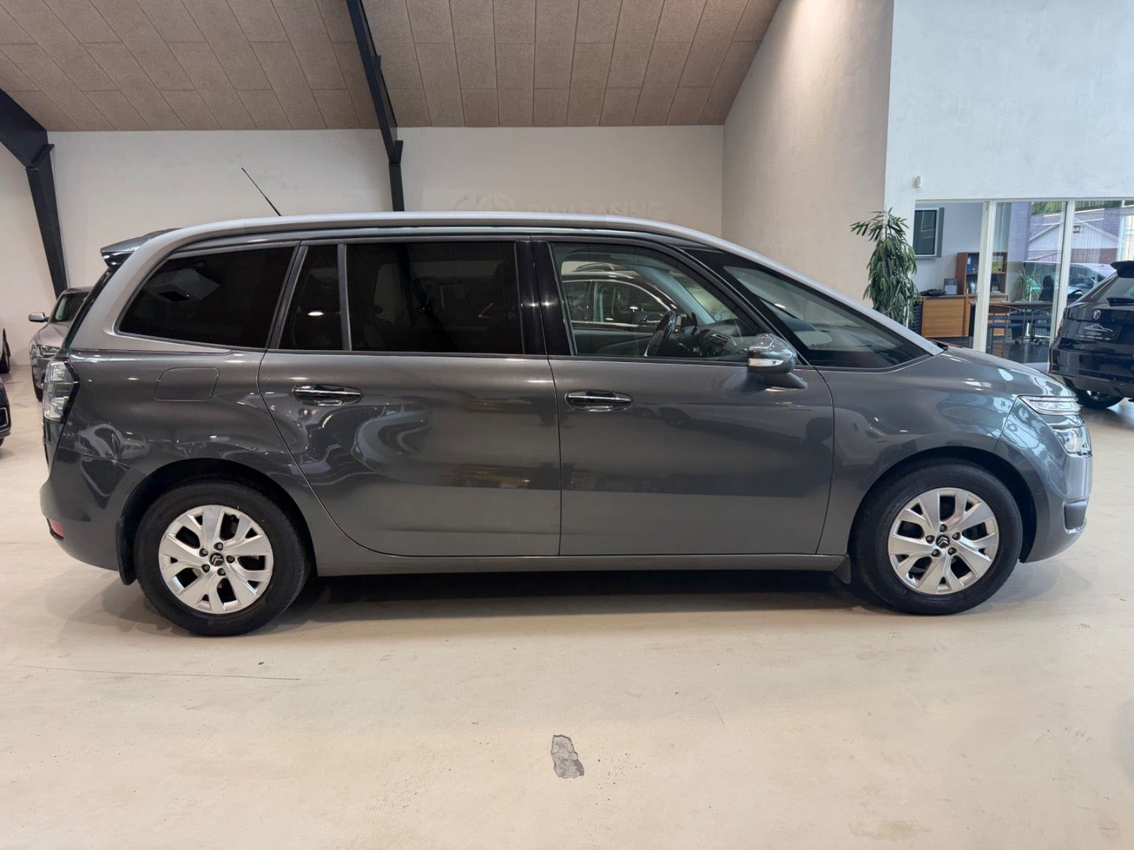 Grå Citroën Grand C4 Picasso fra 2016