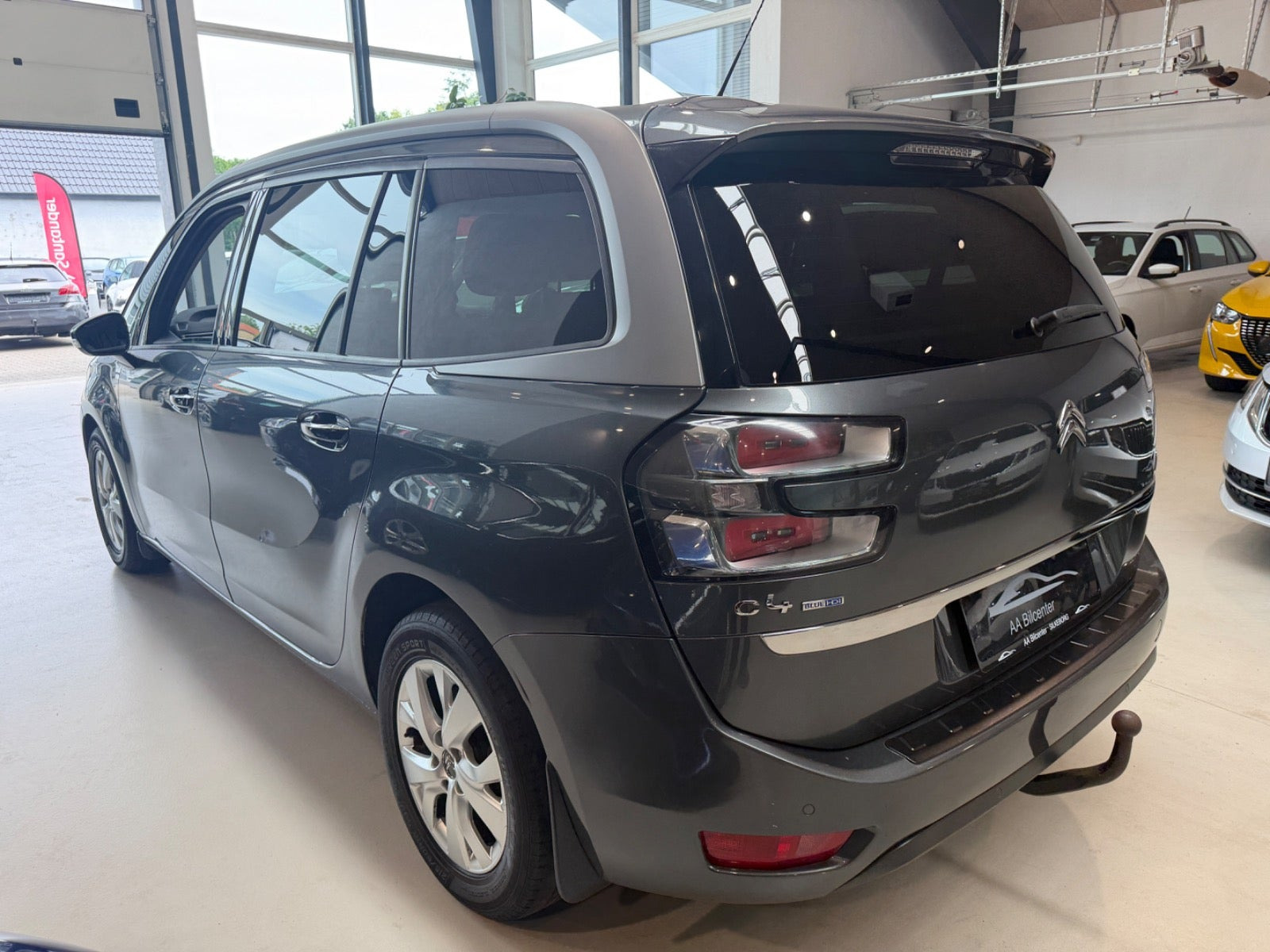 Grå Citroën Grand C4 Picasso fra 2016