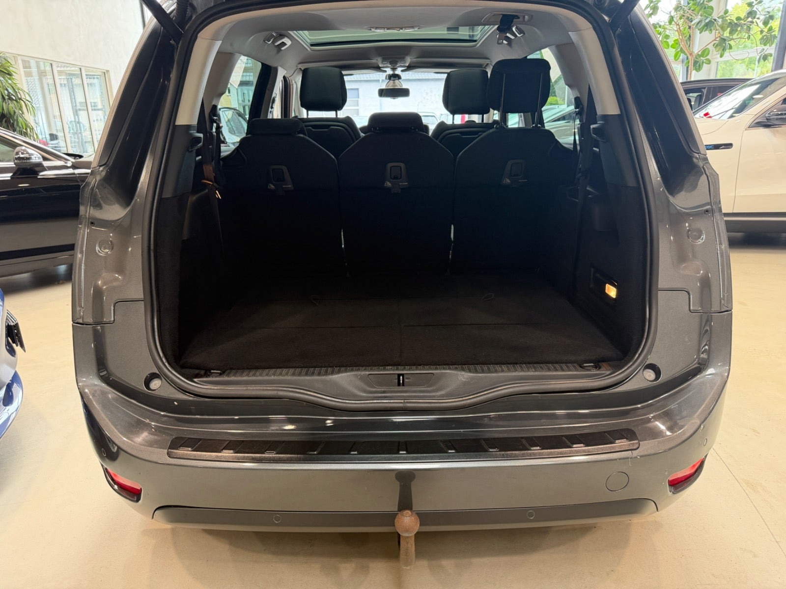Grå Citroën Grand C4 Picasso fra 2016