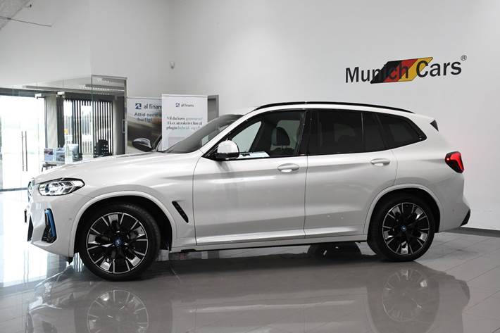 Hvid BMW iX3 fra 2025