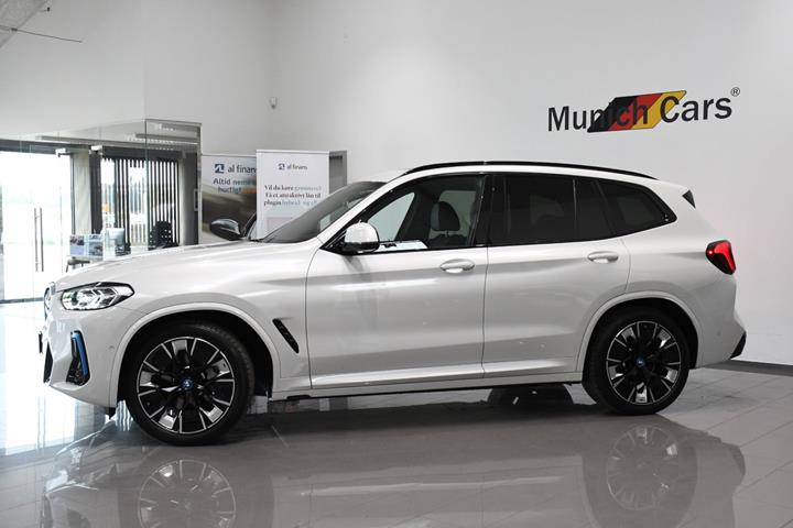 Hvid BMW iX3 fra 2025