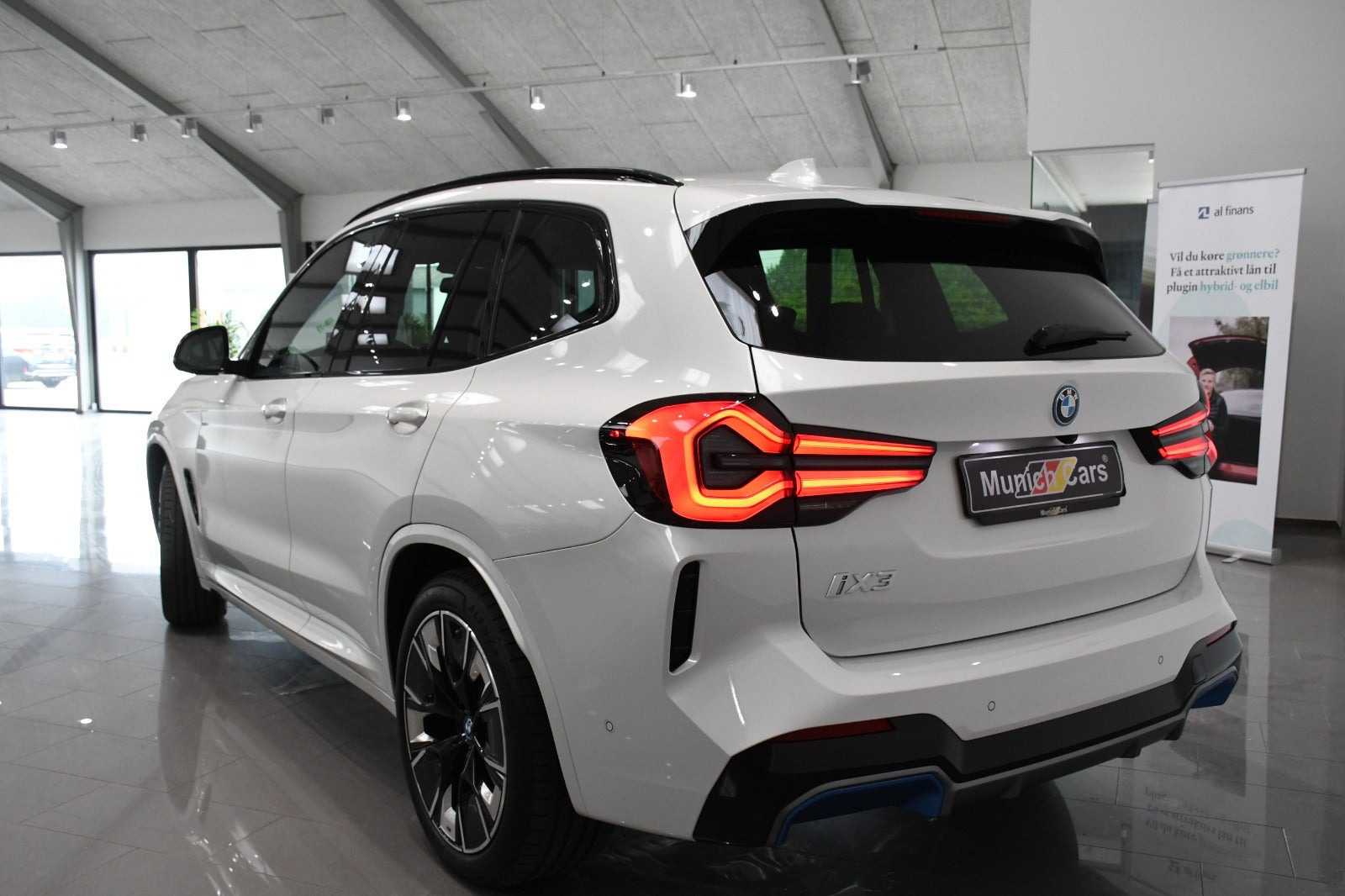 Hvid BMW iX3 fra 2025