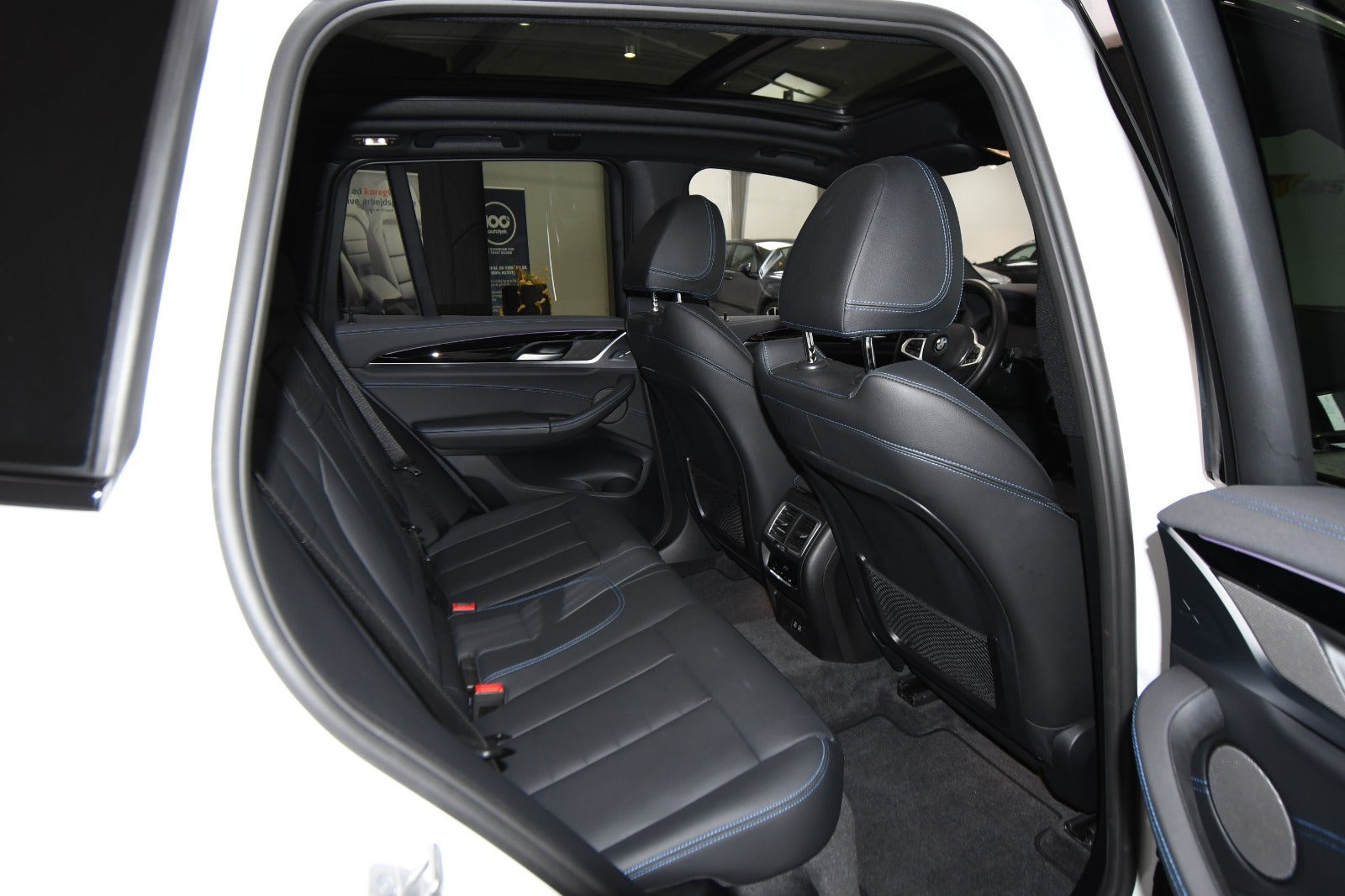 Hvid BMW iX3 fra 2025