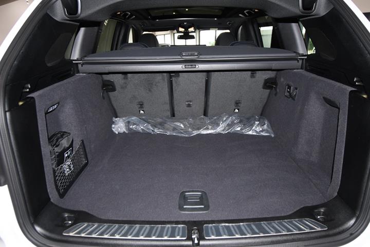 Hvid BMW iX3 fra 2025