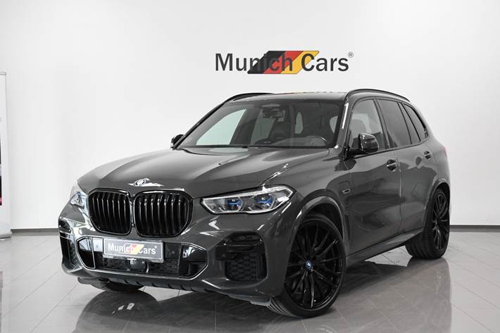 Grå BMW X5 fra 2022