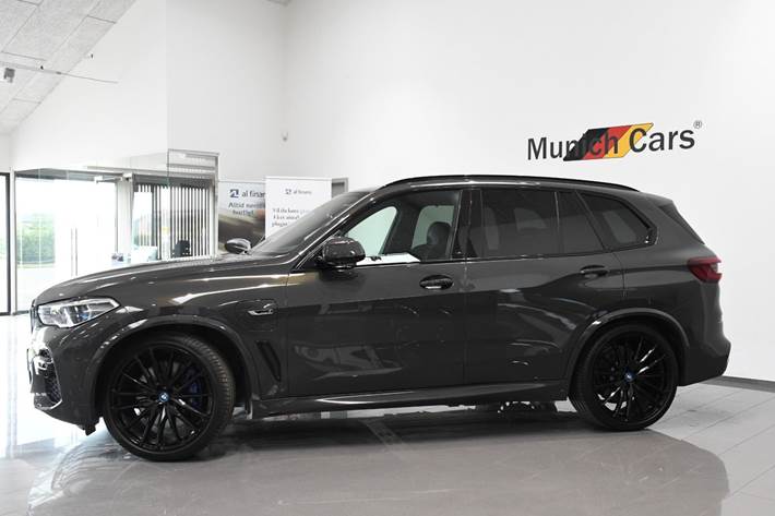 Grå BMW X5 fra 2022