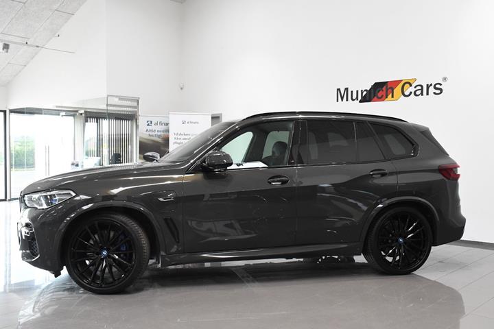 Grå BMW X5 fra 2022