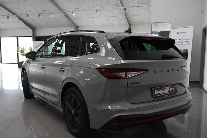 Grå Skoda Enyaq fra 2026
