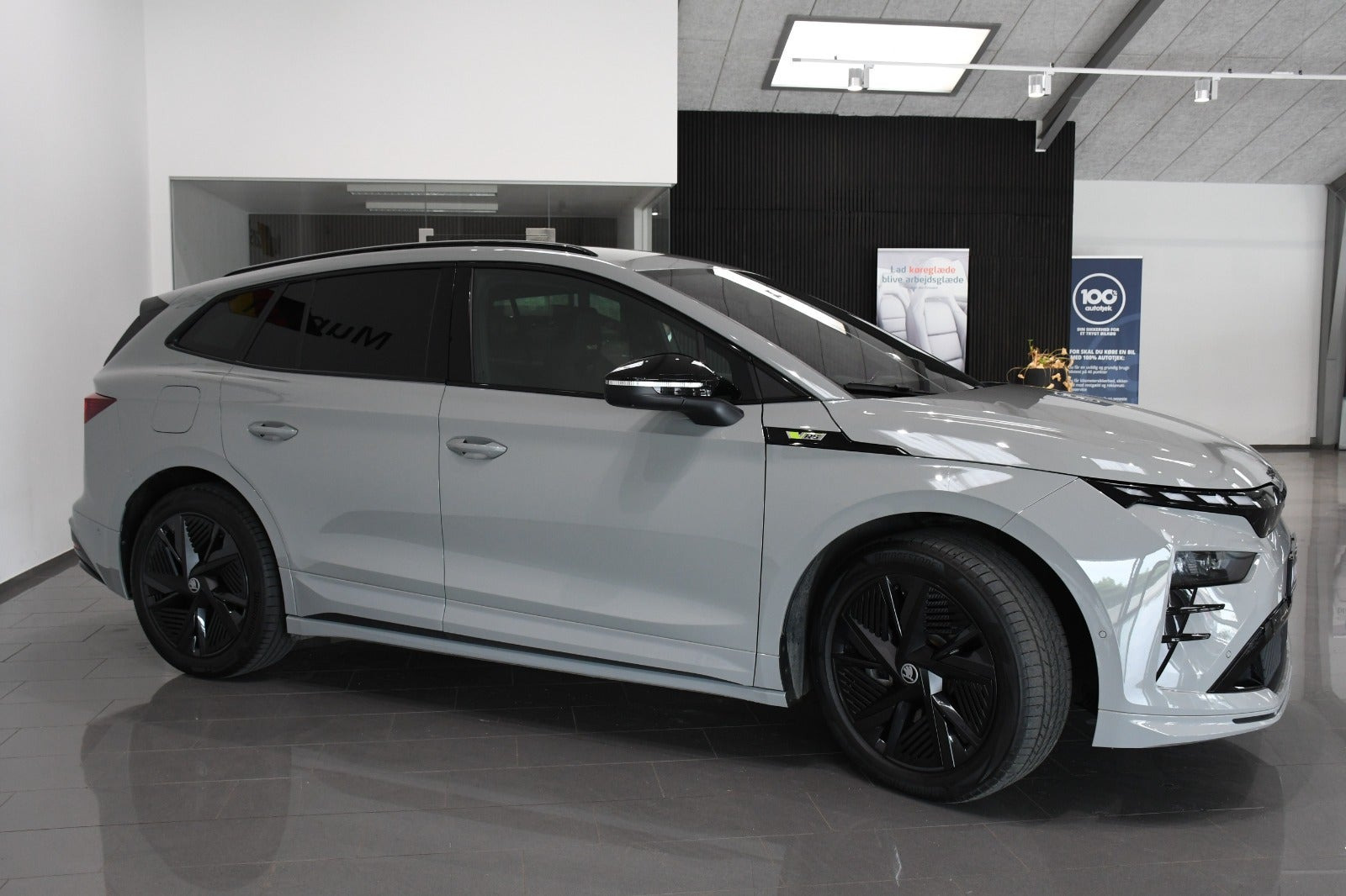 Grå Skoda Enyaq fra 2026