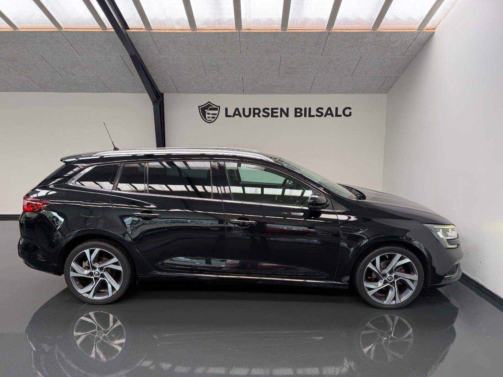 Sort Renault Megane IV fra 2016