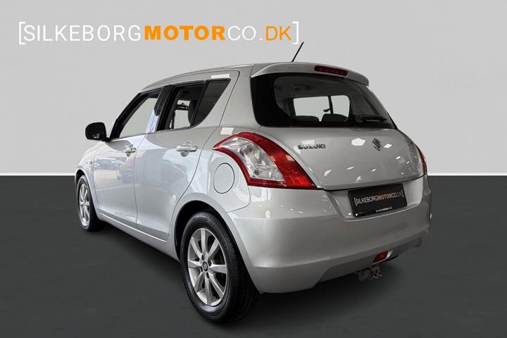 Sølv Suzuki Swift fra 2011