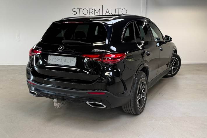 Sort Mercedes GLC300 e fra 2023