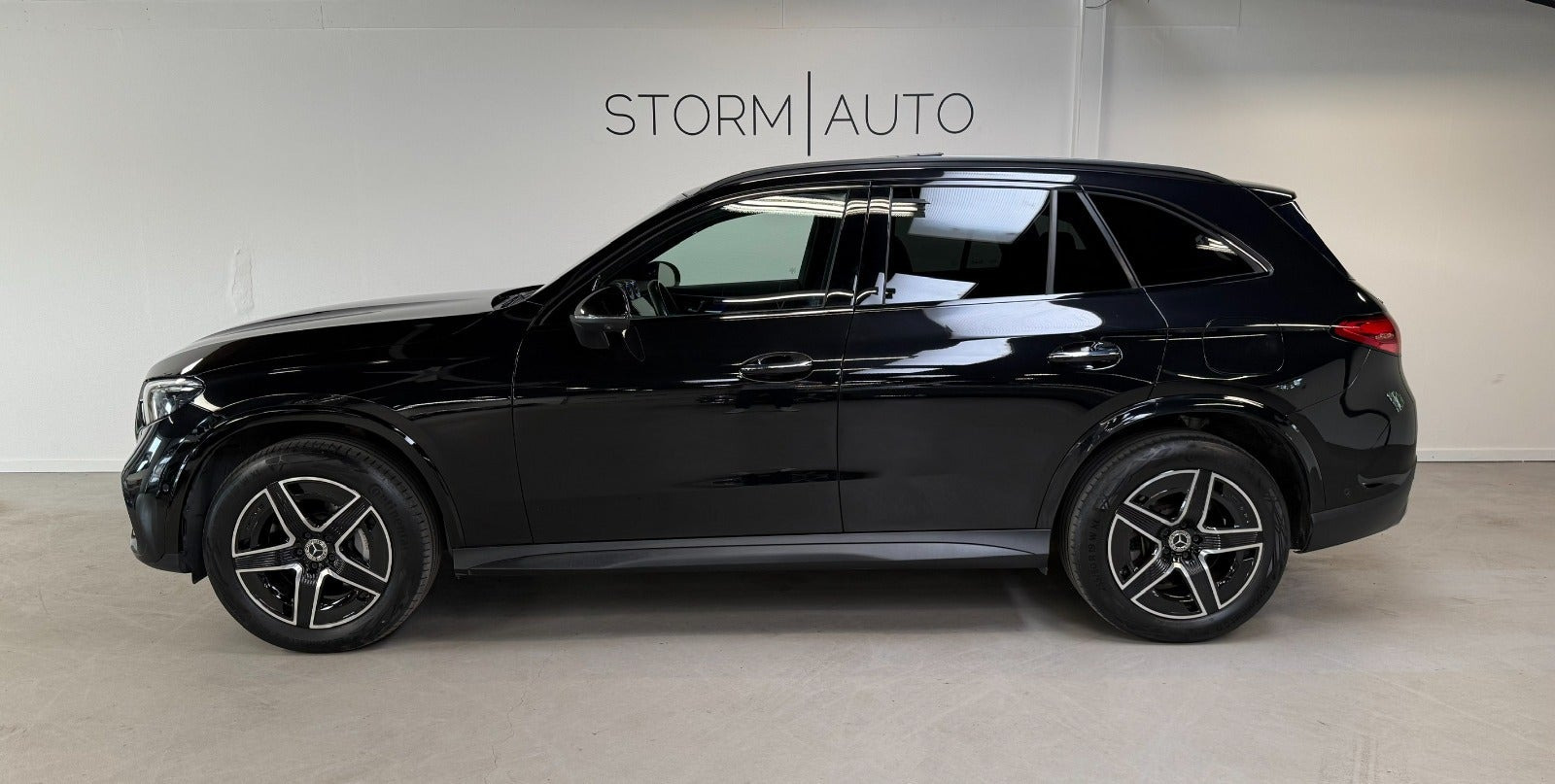 Sort Mercedes GLC300 e fra 2023