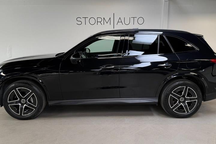 Sort Mercedes GLC300 e fra 2023