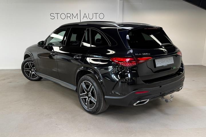 Sort Mercedes GLC300 e fra 2023