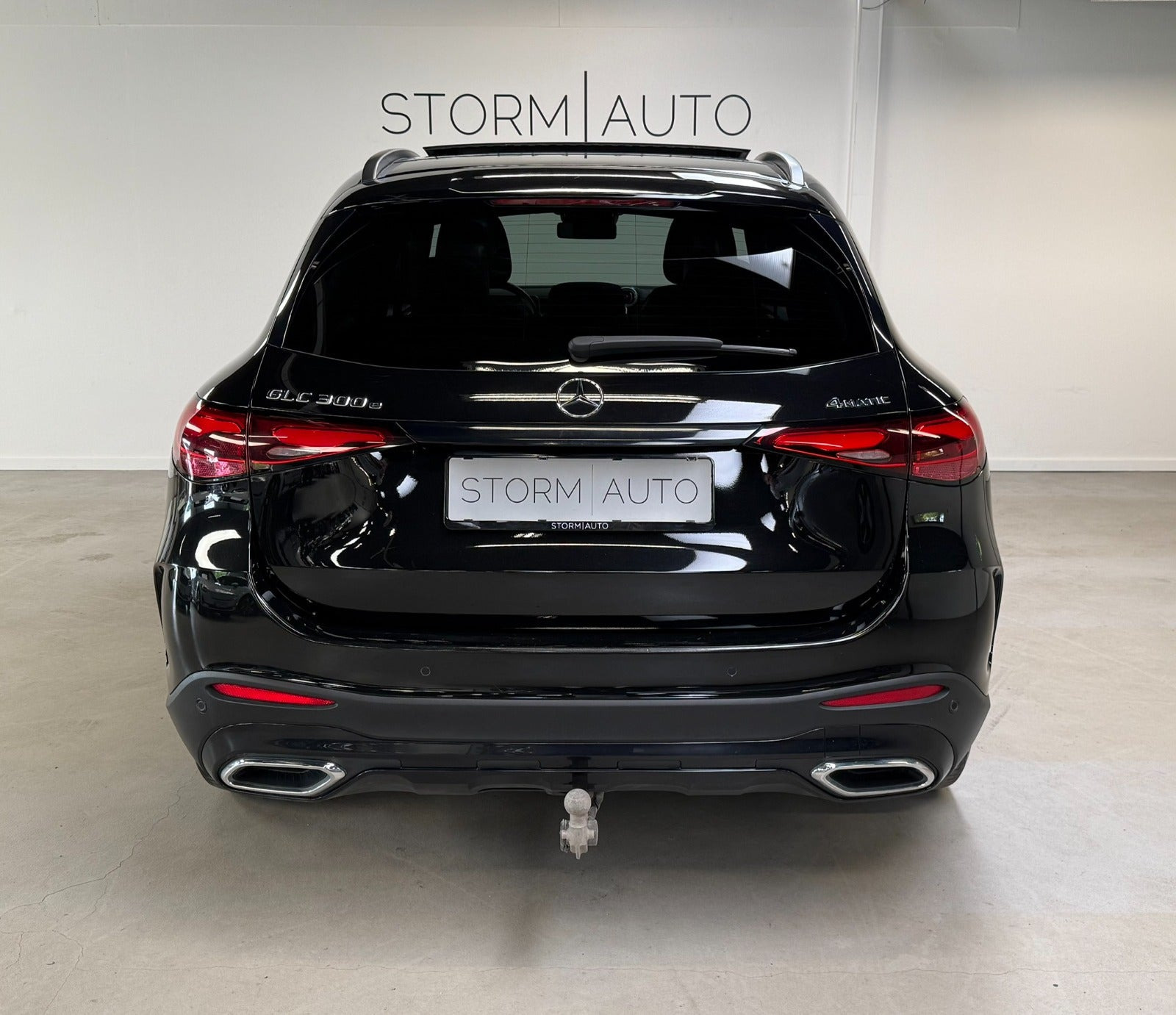 Sort Mercedes GLC300 e fra 2023