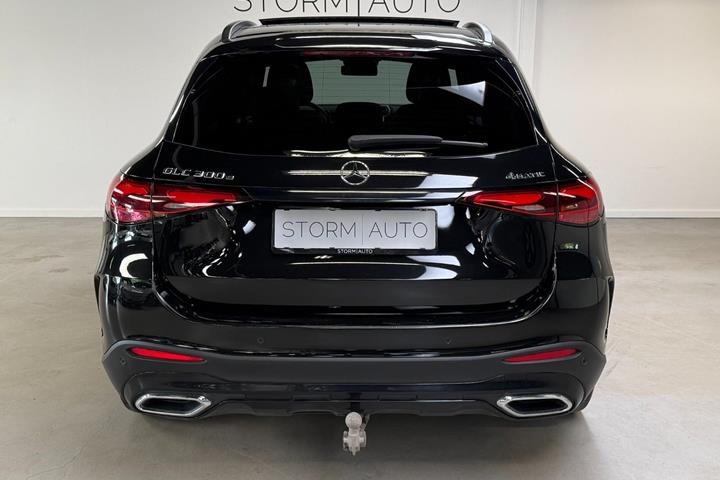 Sort Mercedes GLC300 e fra 2023