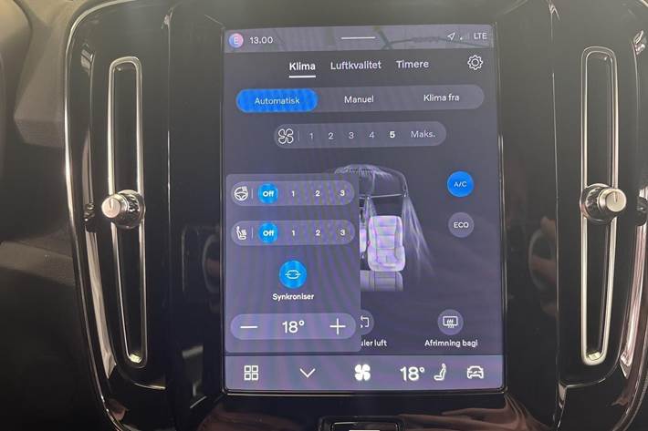 Blå Volvo XC40 fra 2023