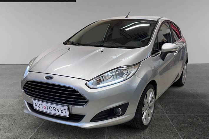Sølv Ford Fiesta fra 2015 set udefra