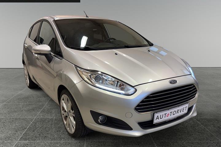 Sølv Ford Fiesta fra 2015
