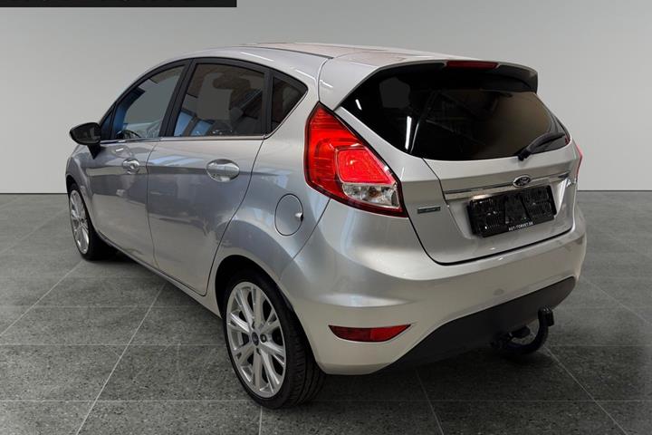 Sølv Ford Fiesta fra 2015