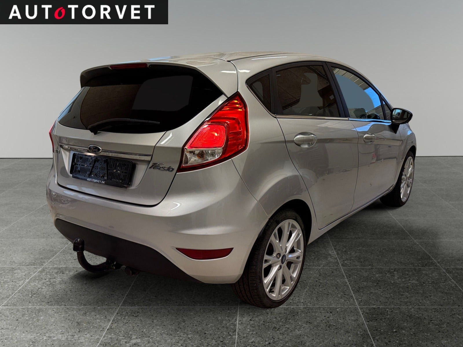 Sølv Ford Fiesta fra 2015