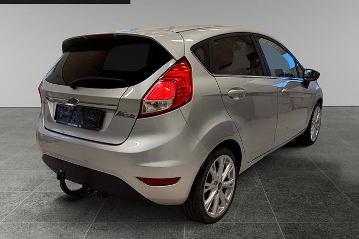 Sølv Ford Fiesta fra 2015