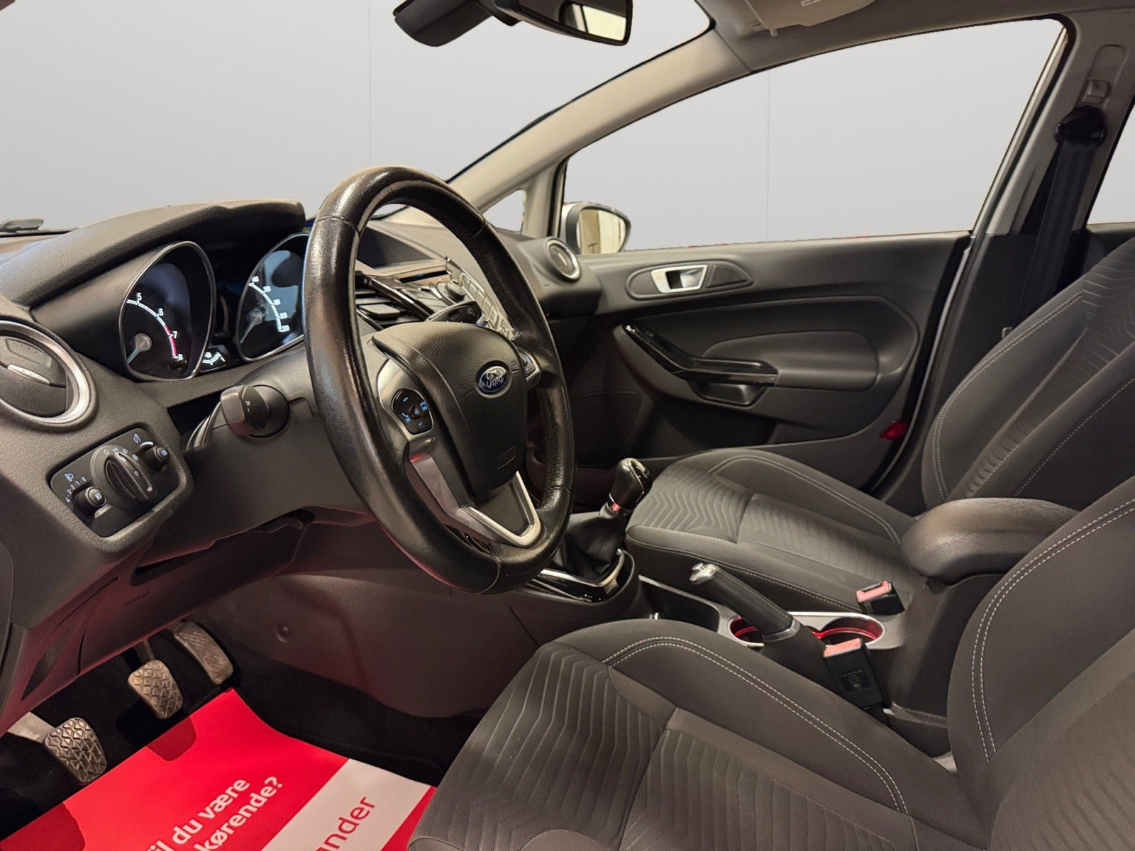 Sølv Ford Fiesta fra 2015