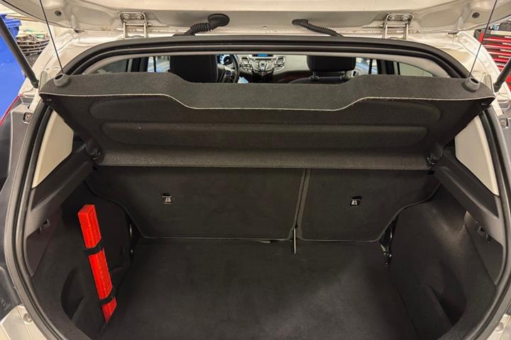 Sølv Ford Fiesta fra 2015