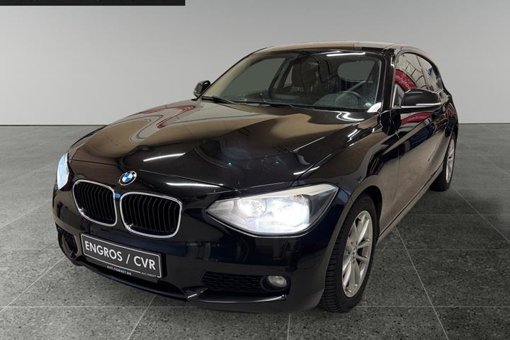 Sort BMW 116d fra 2014 set udefra