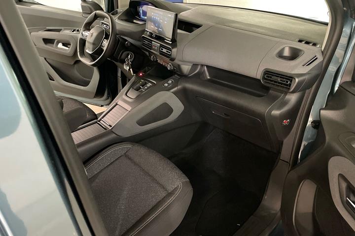 Blå Peugeot e-Rifter fra 2025