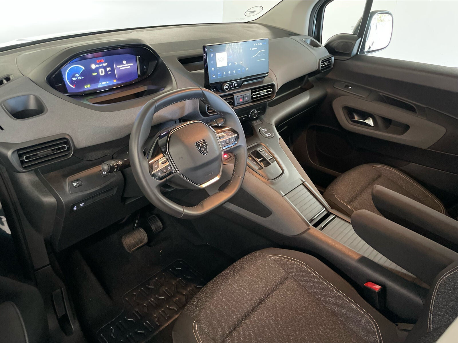 Blå Peugeot e-Rifter fra 2025
