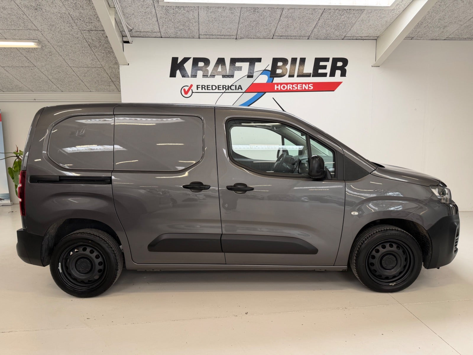 Grå Citroën Berlingo fra 2021