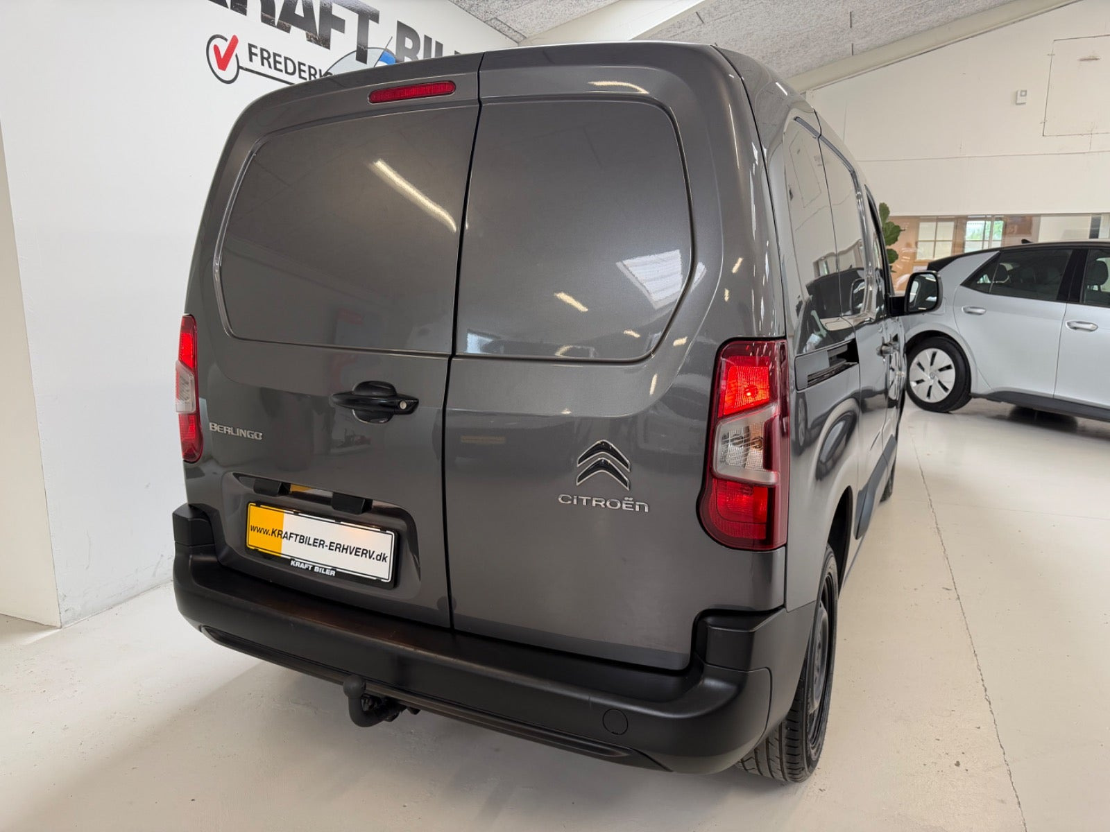 Grå Citroën Berlingo fra 2021