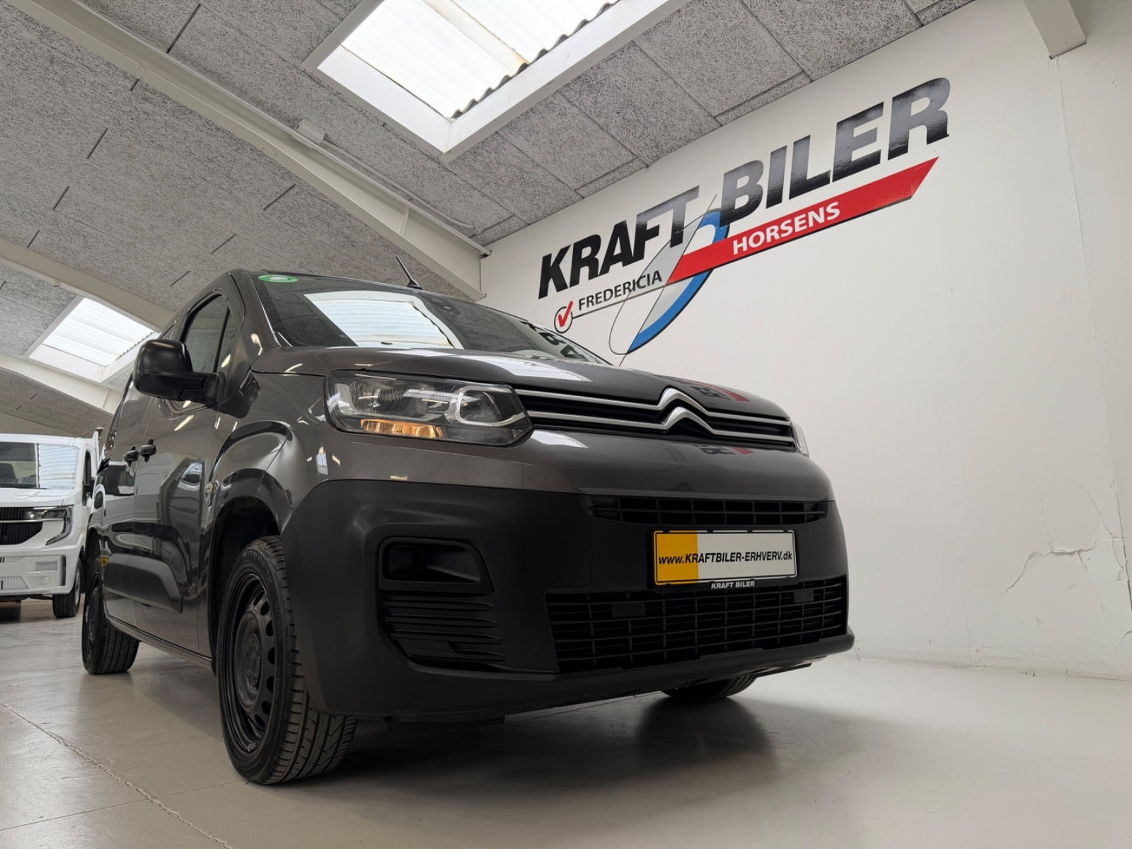 Grå Citroën Berlingo fra 2021