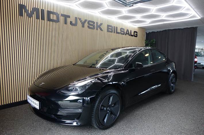 Sort Tesla Model 3 fra 2021