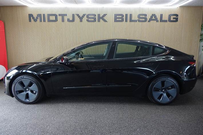Sort Tesla Model 3 fra 2021
