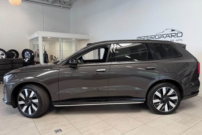 Grå Volvo EX90 fra 2025