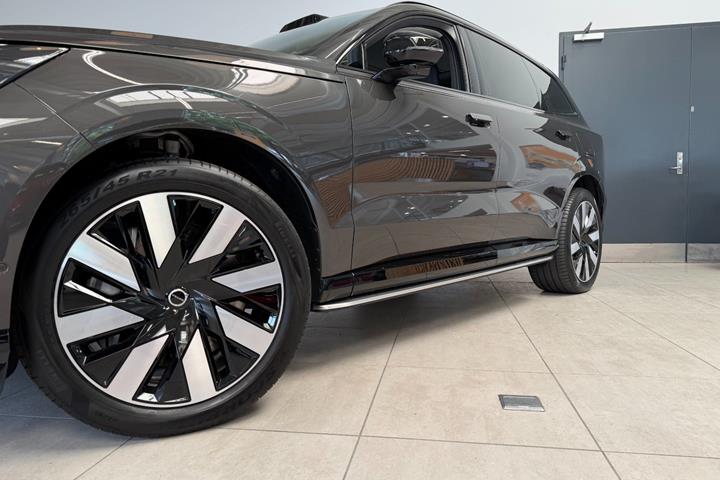 Grå Volvo EX90 fra 2025