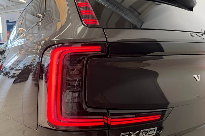 Grå Volvo EX90 fra 2025