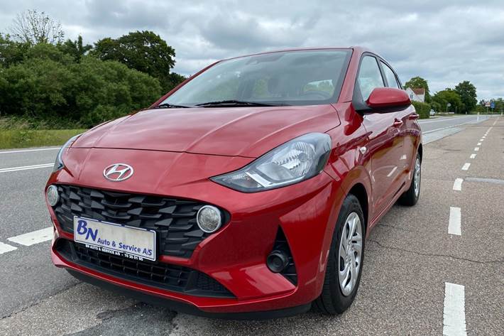 Rød Hyundai i10 fra 2021