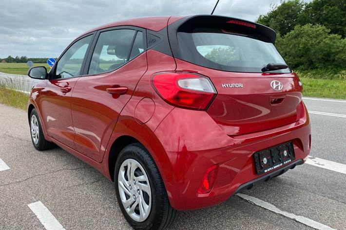 Rød Hyundai i10 fra 2021