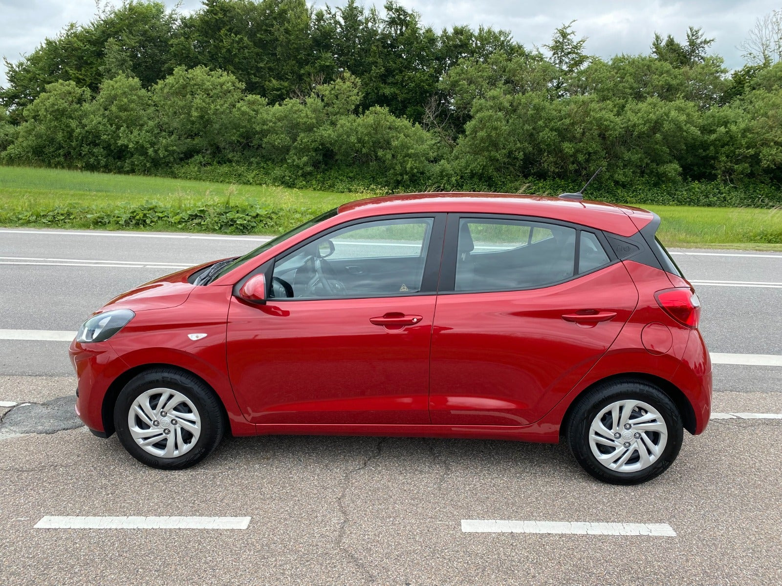 Rød Hyundai i10 fra 2021