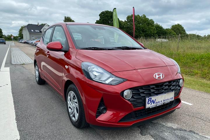 Rød Hyundai i10 fra 2021