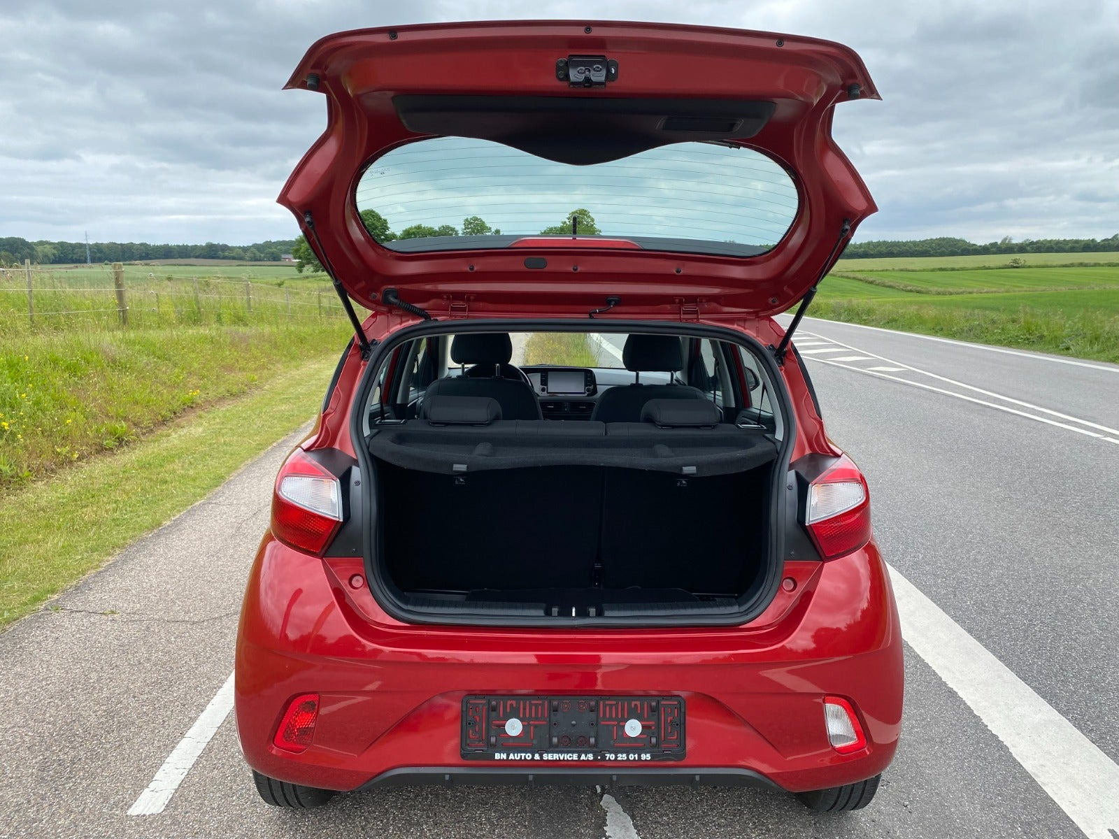 Rød Hyundai i10 fra 2021