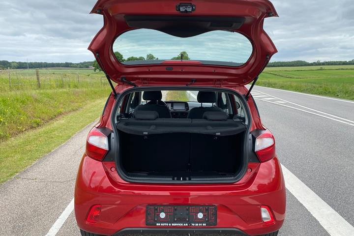 Rød Hyundai i10 fra 2021