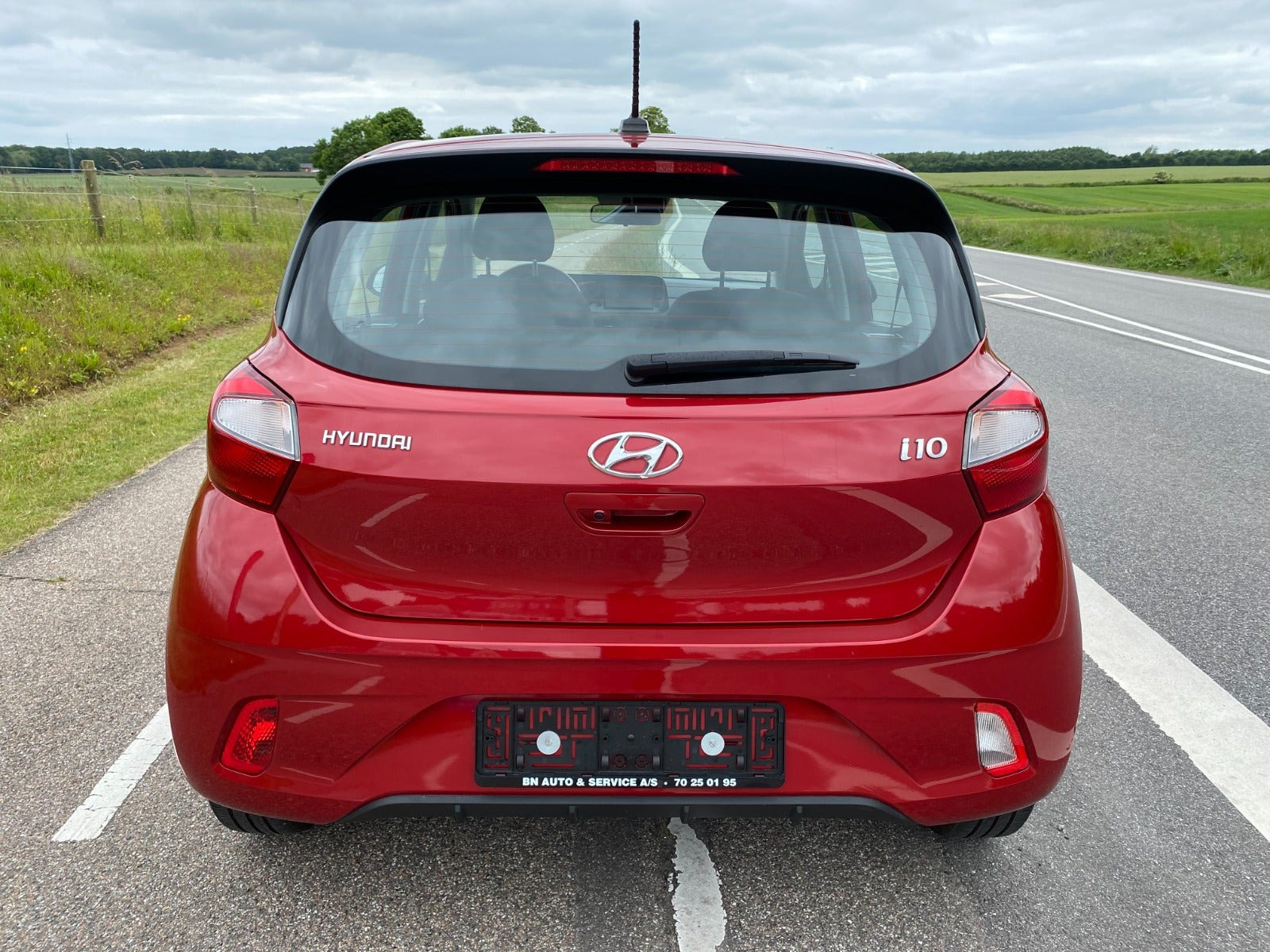 Rød Hyundai i10 fra 2021