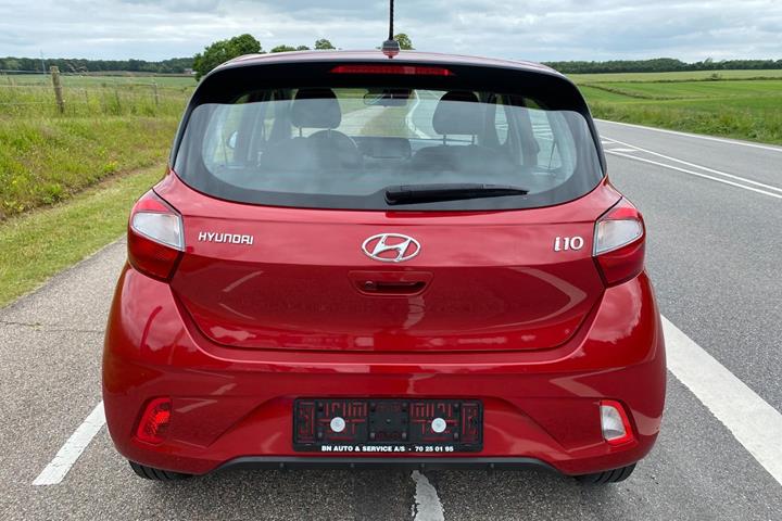 Rød Hyundai i10 fra 2021