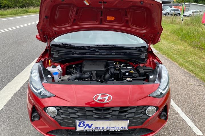 Rød Hyundai i10 fra 2021